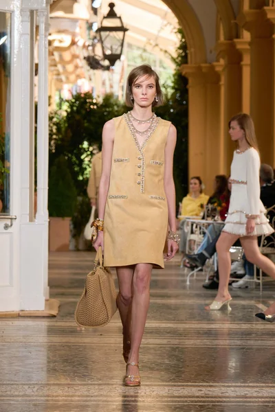 Look 13